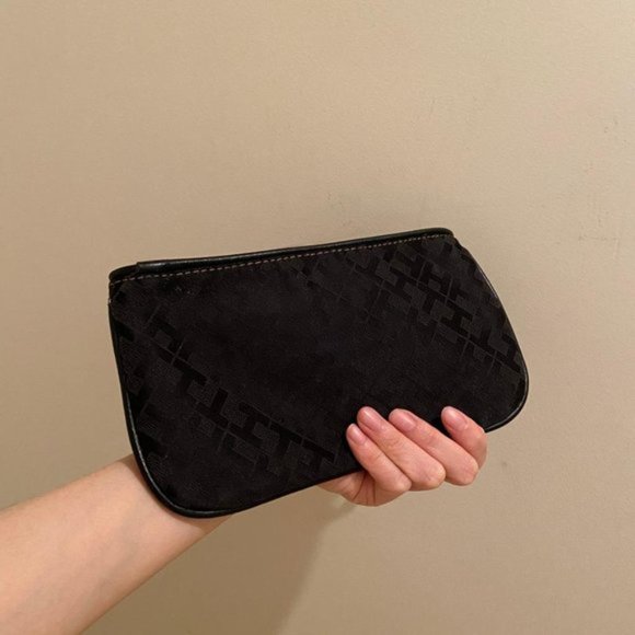 BLACK CLASSIC WRISTLET ZIP WALLET TOMMY HILFIGER - Picture 2 of 5